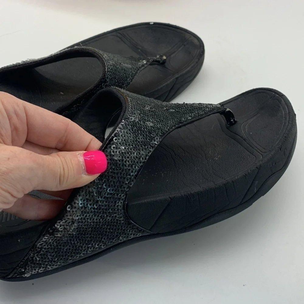 FitFlop Black Sequins Flip Flops Sz 7.  FFL0623